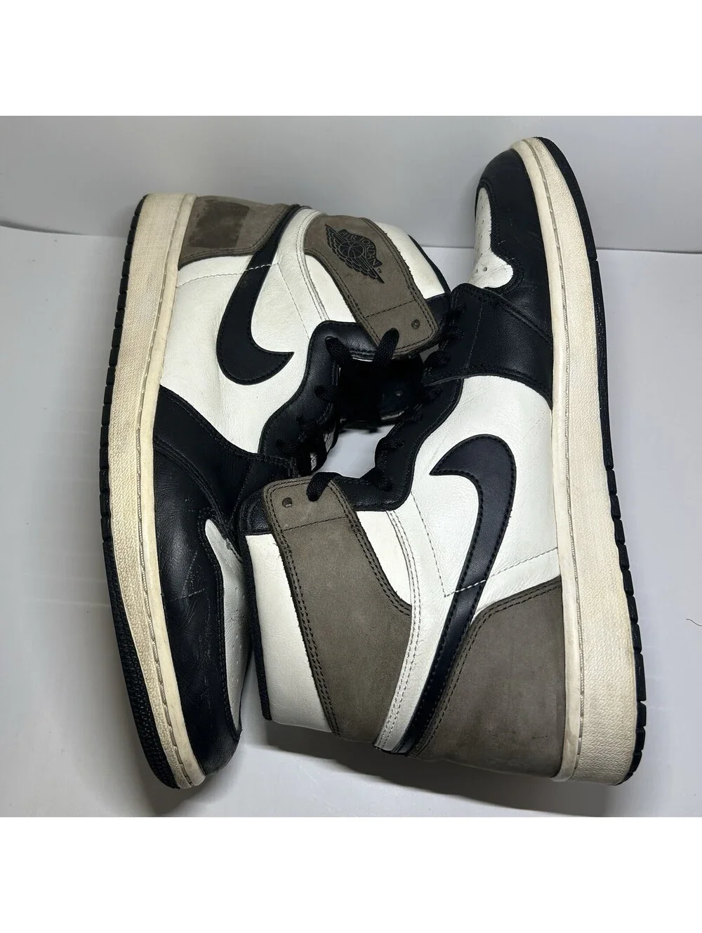 Air Jordan 1 Retro High Dark Mocha - Size 13 - (555088-105)